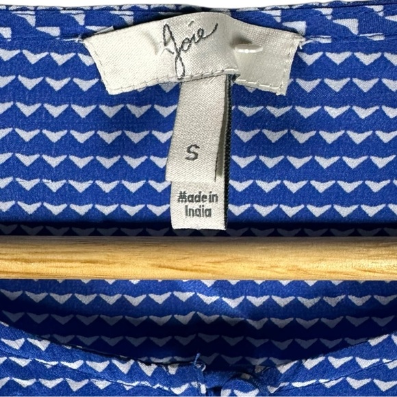 Joie Blue Geo Print 100% Silk Long Sleeve Keyhole Button Front Blouse Top Small - Picture 4 of 4